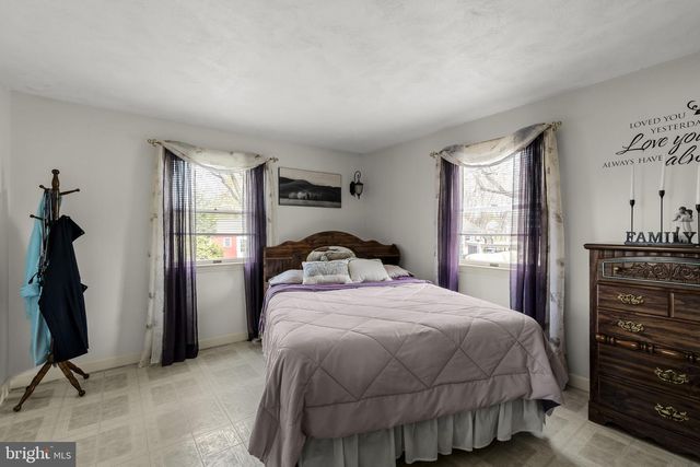 897 S CUSTER AVE, New Holland, PA 17557