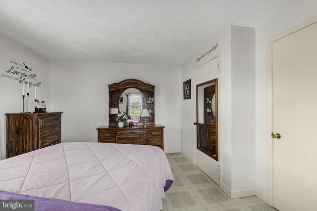 897 S CUSTER AVE, New Holland, PA 17557
