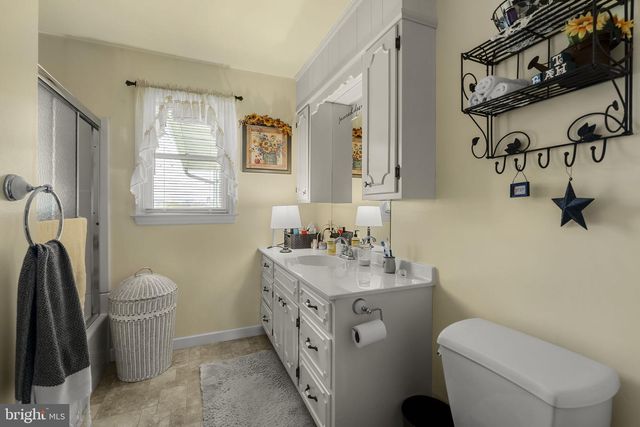 897 S CUSTER AVE, New Holland, PA 17557