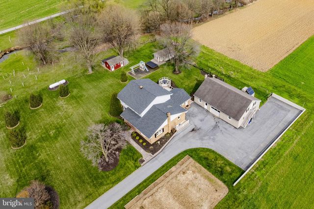 897 S CUSTER AVE, New Holland, PA 17557