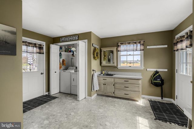 897 S CUSTER AVE, New Holland, PA 17557