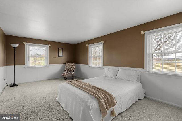 897 S CUSTER AVE, New Holland, PA 17557