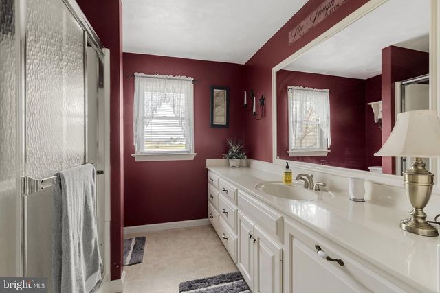 897 S CUSTER AVE, New Holland, PA 17557