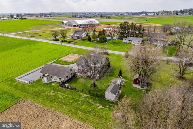 897 S CUSTER AVE, New Holland, PA 17557