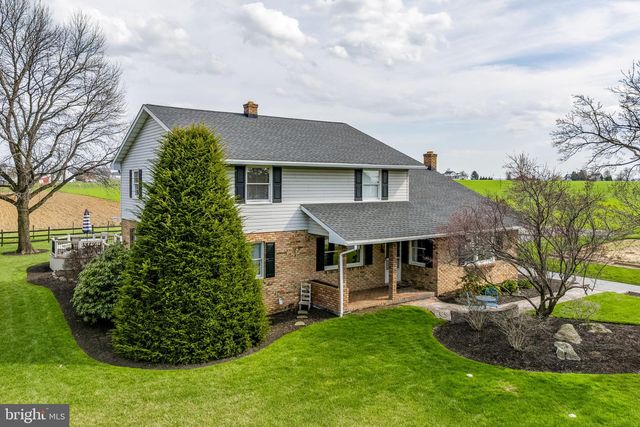 897 S CUSTER AVE, New Holland, PA 17557