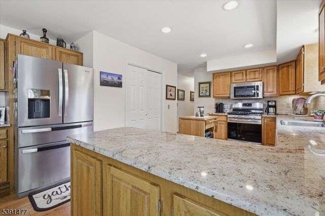 42 Copper Penny Rd, Raritan Twp., NJ 08822