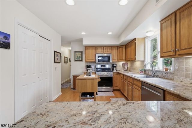 42 Copper Penny Rd, Raritan Twp., NJ 08822
