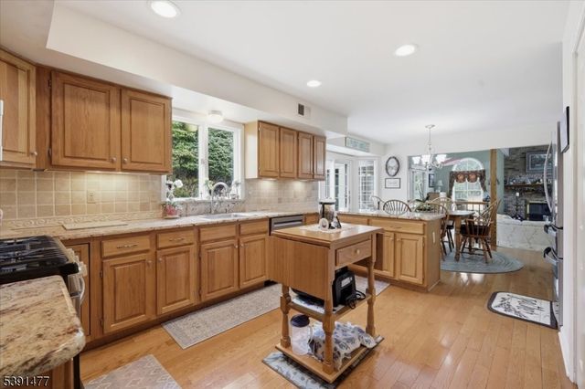 42 Copper Penny Rd, Raritan Twp., NJ 08822