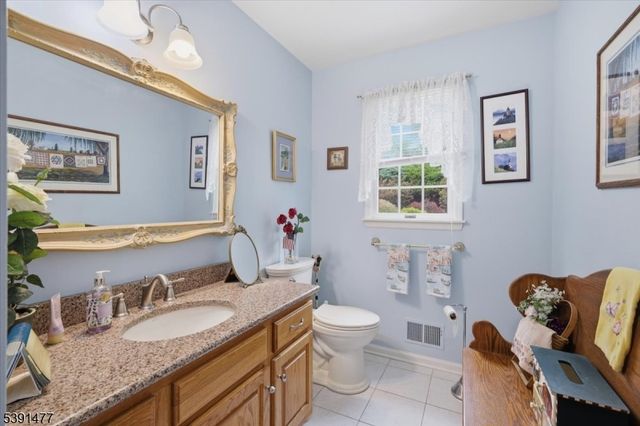 42 Copper Penny Rd, Raritan Twp., NJ 08822