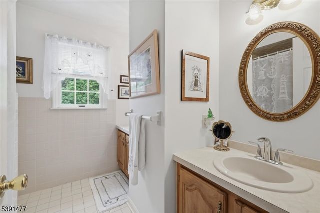 42 Copper Penny Rd, Raritan Twp., NJ 08822