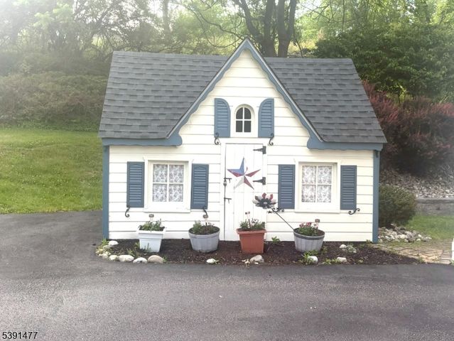 42 Copper Penny Rd, Raritan Twp., NJ 08822