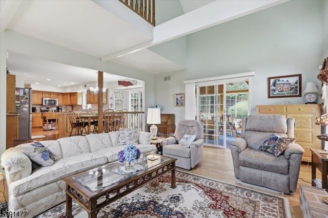 42 Copper Penny Rd, Raritan Twp., NJ 08822