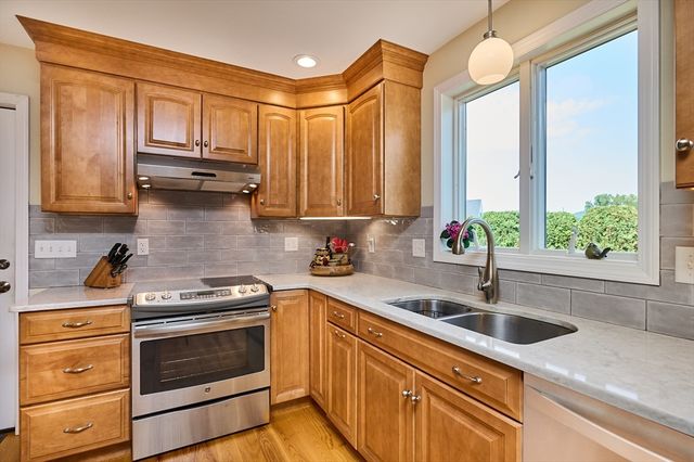 420 Hadley Rd, Sunderland, MA 01375