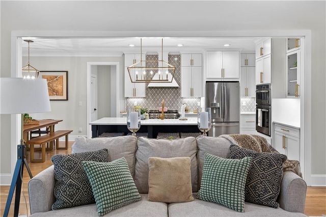 6570 Crestwood Peninsula, Flowery Branch, GA 30542