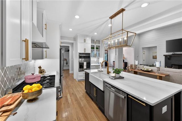 6570 Crestwood Peninsula, Flowery Branch, GA 30542