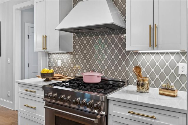 6570 Crestwood Peninsula, Flowery Branch, GA 30542