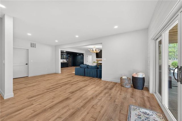 6570 Crestwood Peninsula, Flowery Branch, GA 30542