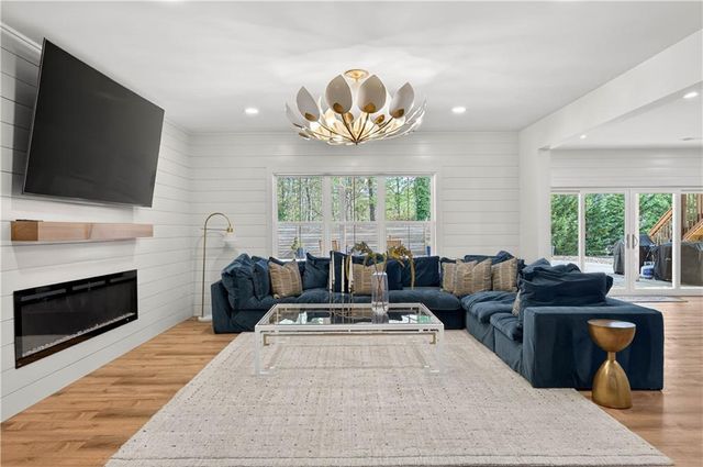 6570 Crestwood Peninsula, Flowery Branch, GA 30542