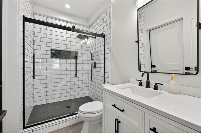 6570 Crestwood Peninsula, Flowery Branch, GA 30542