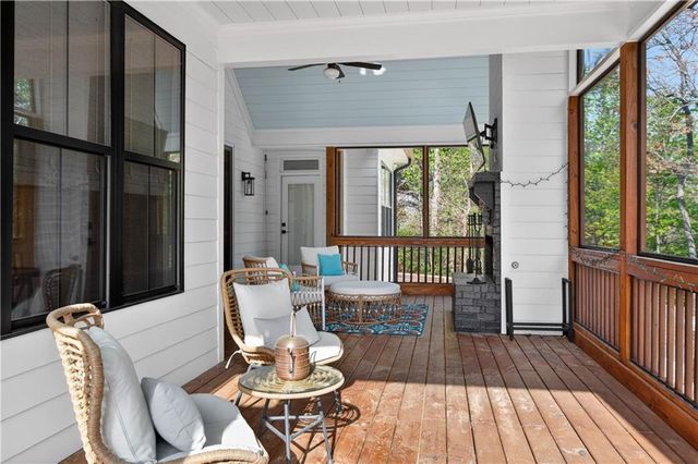 6570 Crestwood Peninsula, Flowery Branch, GA 30542