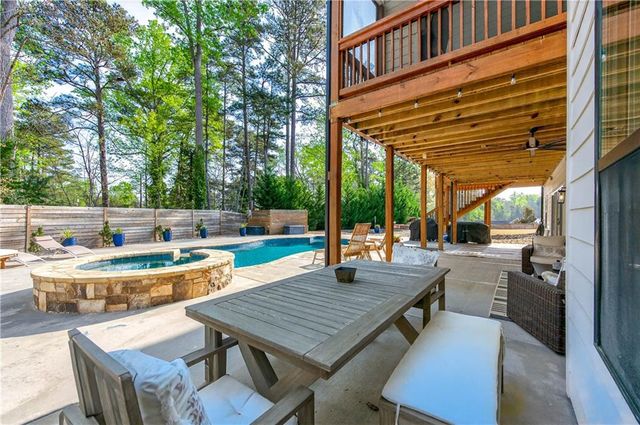 6570 Crestwood Peninsula, Flowery Branch, GA 30542