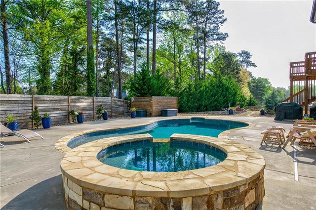 6570 Crestwood Peninsula, Flowery Branch, GA 30542