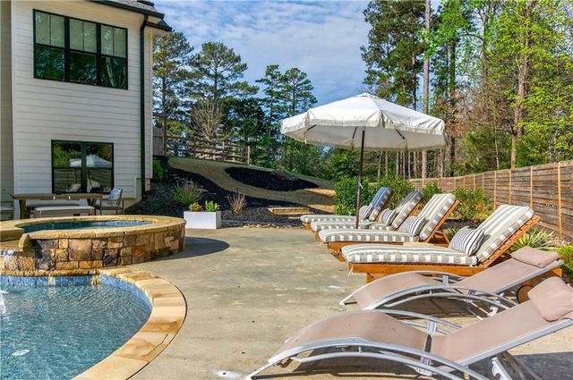 6570 Crestwood Peninsula, Flowery Branch, GA 30542