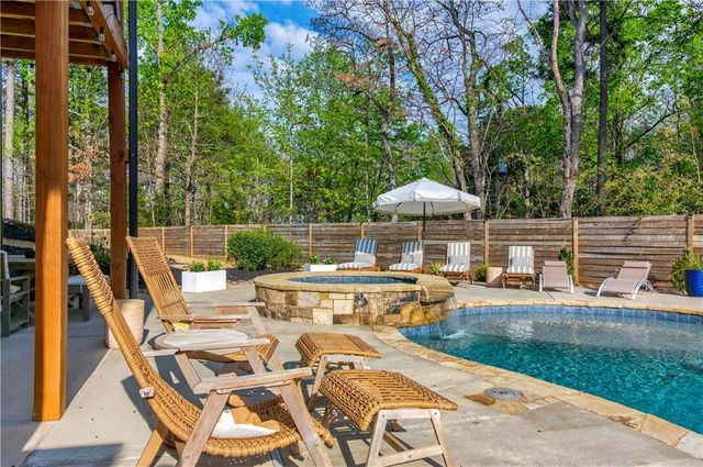 6570 Crestwood Peninsula, Flowery Branch, GA 30542