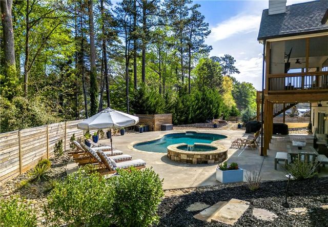 6570 Crestwood Peninsula, Flowery Branch, GA 30542