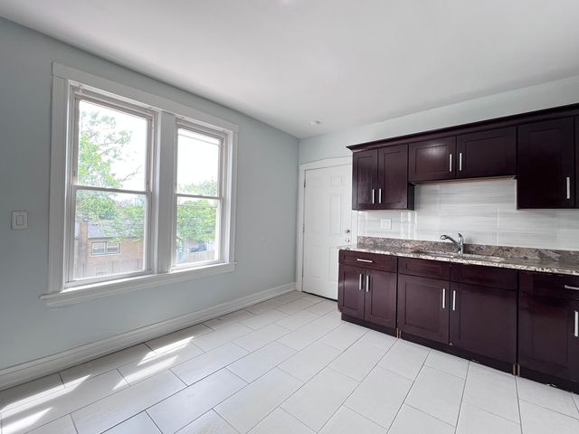 8856 S Lowe Avenue 2F, Chicago, IL 60620