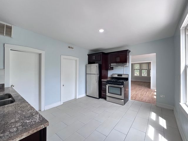 8856 S Lowe Avenue 2F, Chicago, IL 60620