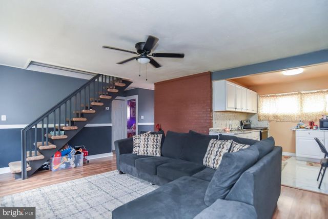 34 RED MAPLE LN, Levittown, PA 19055
