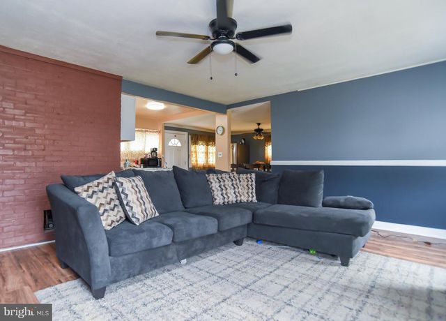 34 RED MAPLE LN, Levittown, PA 19055