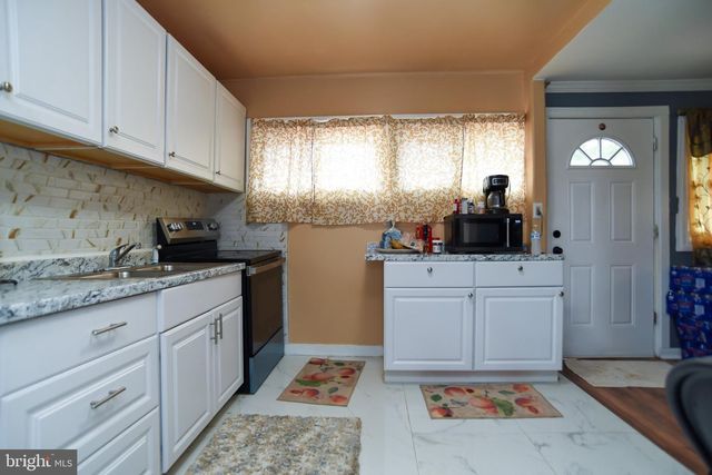 34 RED MAPLE LN, Levittown, PA 19055