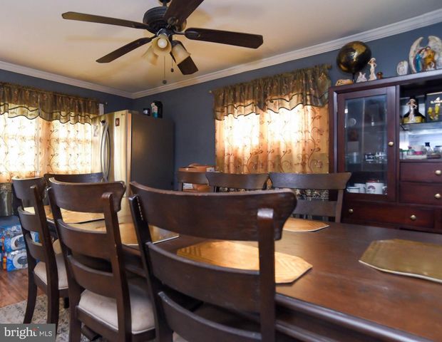 34 RED MAPLE LN, Levittown, PA 19055
