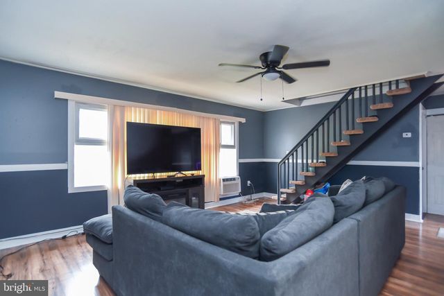 34 RED MAPLE LN, Levittown, PA 19055