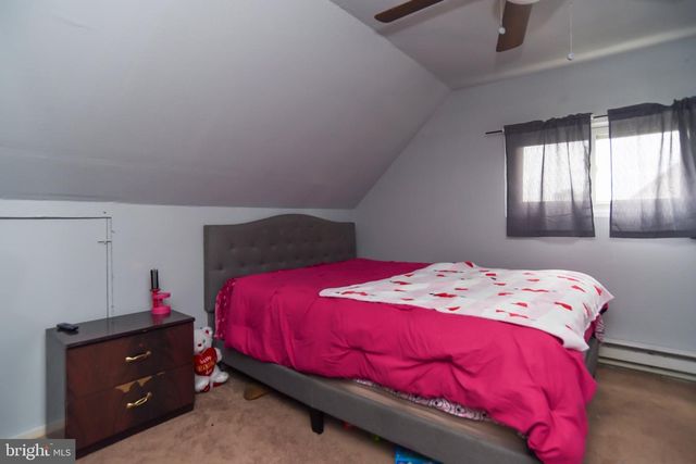 34 RED MAPLE LN, Levittown, PA 19055