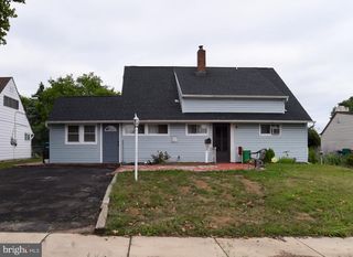 34 RED MAPLE LN, Levittown, PA 19055