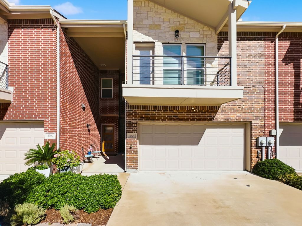 5704 Woodlands Drive, The Colony, TX 75056