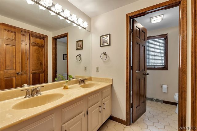 7 Deer Run Court, Amherst, NY 14221