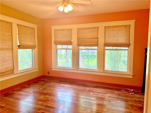 607 West Fox Street, Caldwell, TX 77836