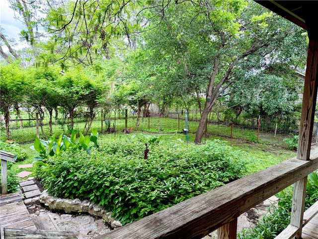 607 West Fox Street, Caldwell, TX 77836