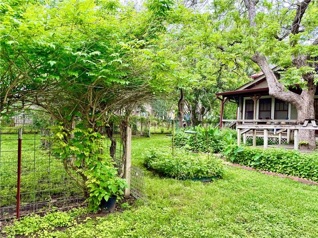607 West Fox Street, Caldwell, TX 77836