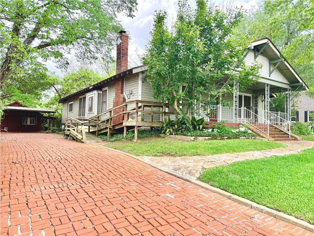 607 West Fox Street, Caldwell, TX 77836 — photo 2