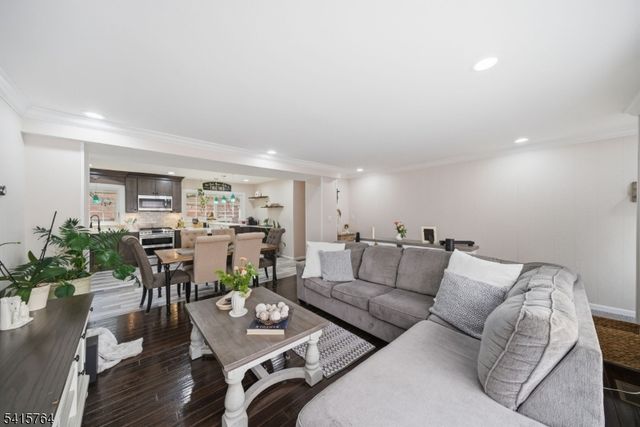 55 N 15Th St, Hawthorne Boro, NJ 07506