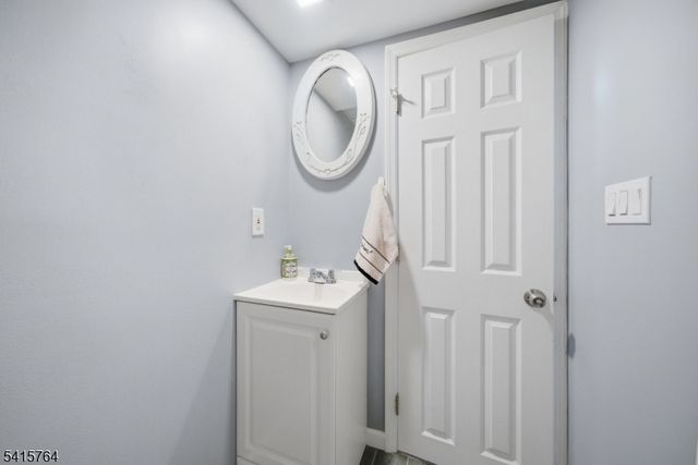 55 N 15Th St, Hawthorne Boro, NJ 07506
