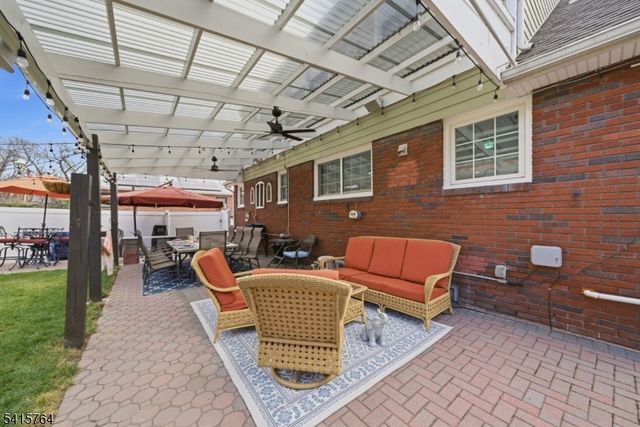 55 N 15Th St, Hawthorne Boro, NJ 07506