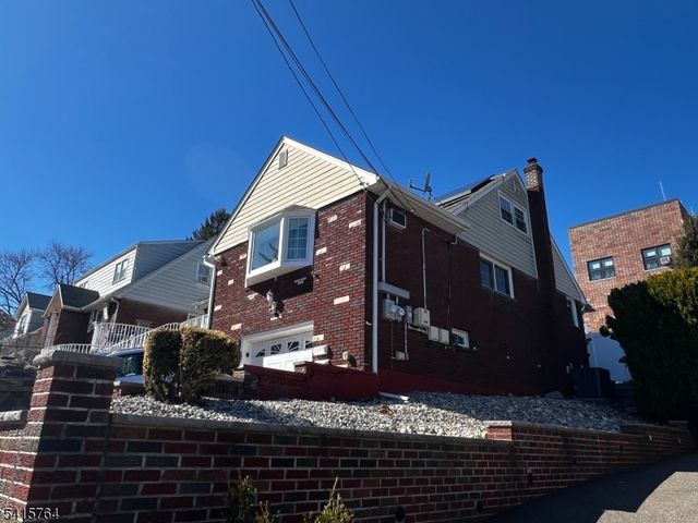 55 N 15Th St, Hawthorne Boro, NJ 07506