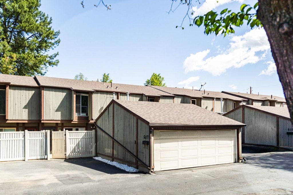 Image 4 of property listing at 507 E TONALEA DR, Murray, UT 84107