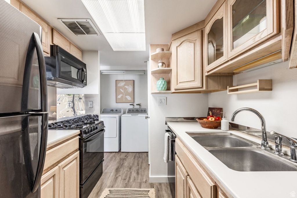 Image 10 of property listing at 507 E TONALEA DR, Murray, UT 84107